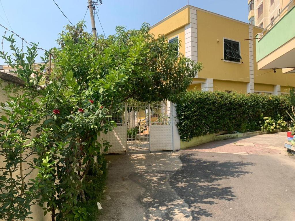 Apartment with garden in the center of Durres, Durrës