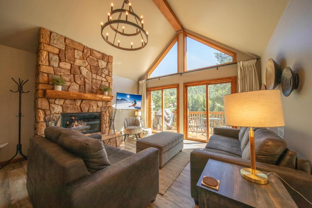 Snake River 1 by SummitCove Lodging, Keystone