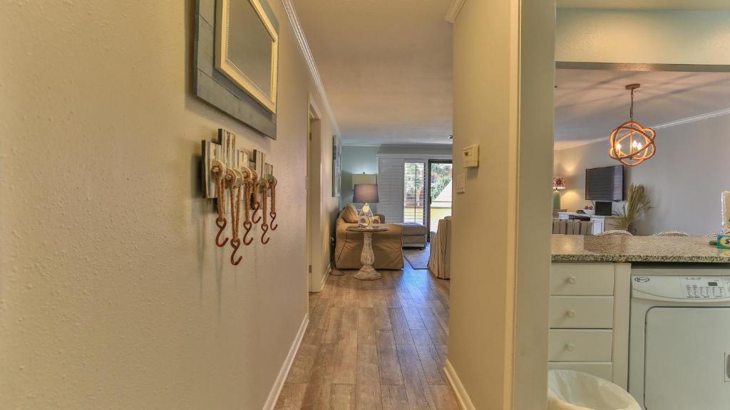 Aegean 210 - Updated 2 Bedroom 2 Bath at the Aegean, Destin