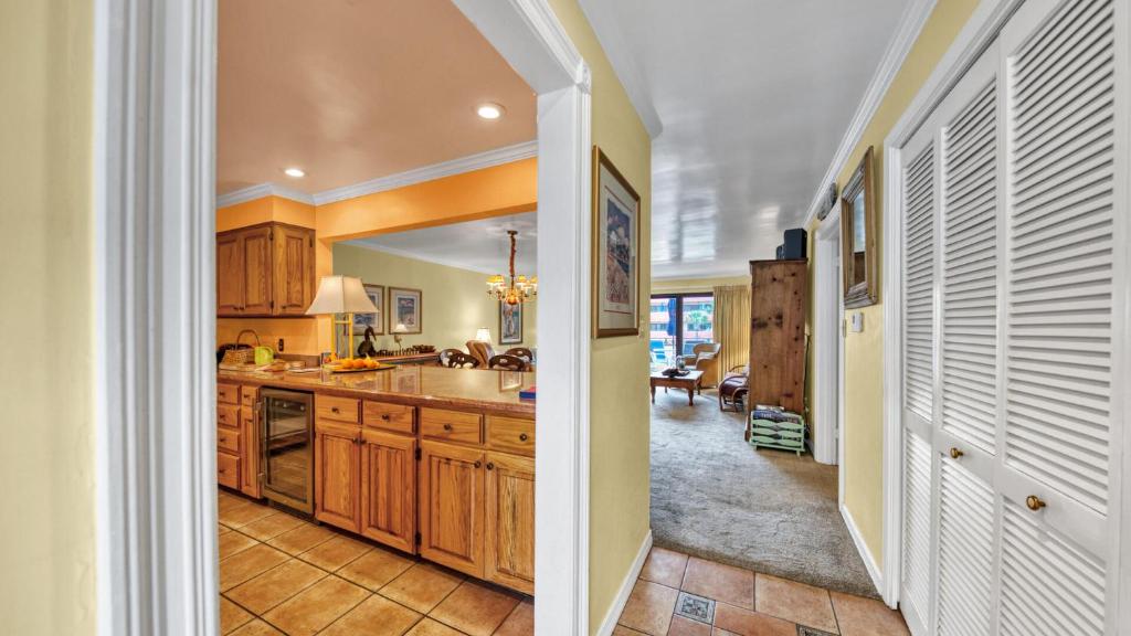 Aegean 215 - Beautiful Beachfront Condo Lots of on site Activities, Destin