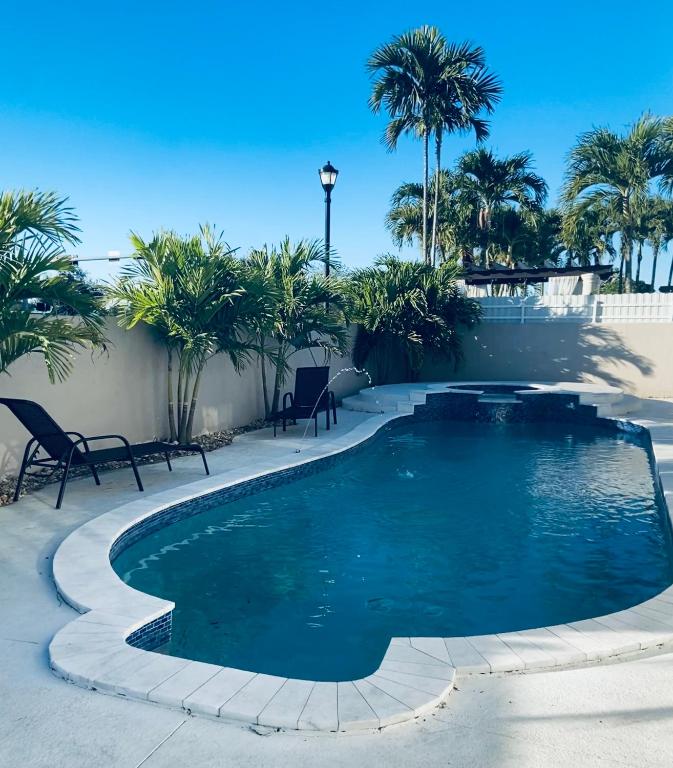 Large Home To Enjoy The Miami Life!!