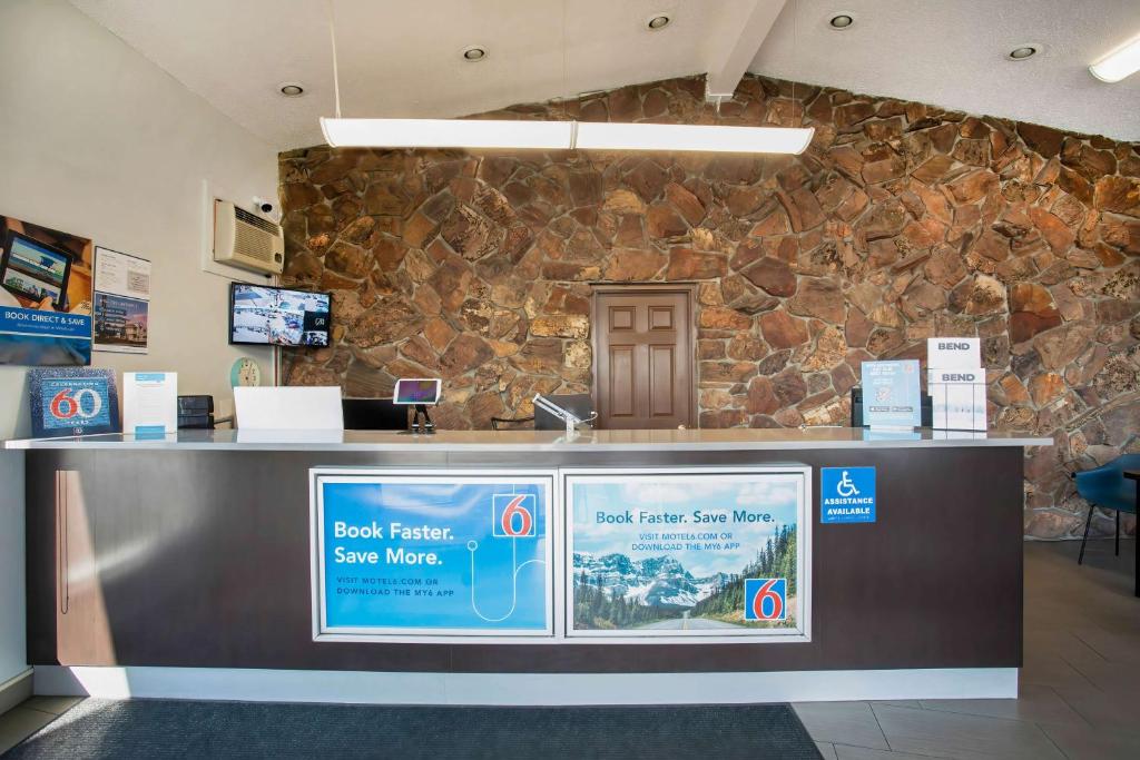 Motel 6-Bend, OR photo