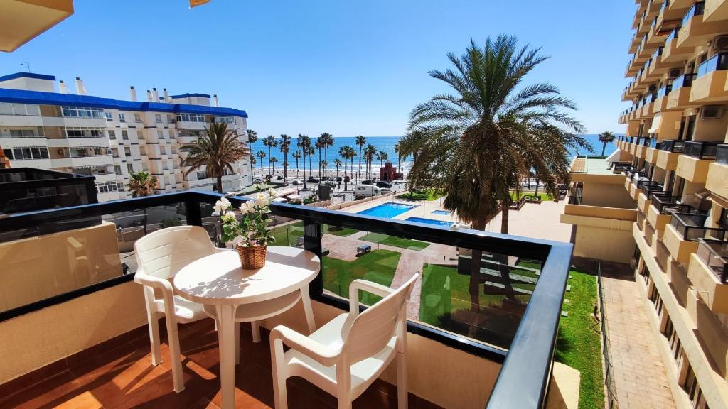 Aloha Playa Apartment with ocean views and pools - 4