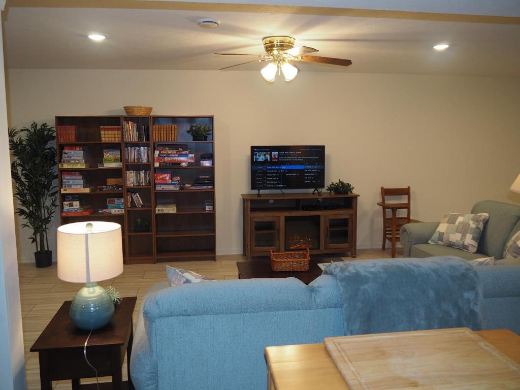 New! The Blessing - A Cute And Cozy Apartment!, Benzonia