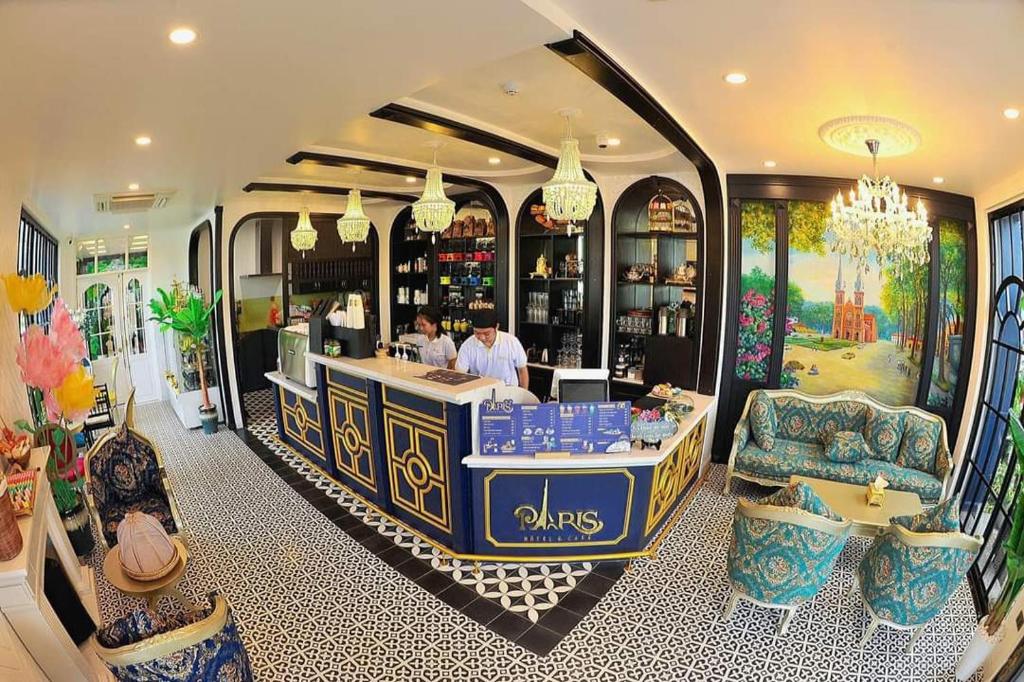Paris Hotel & Cafe
