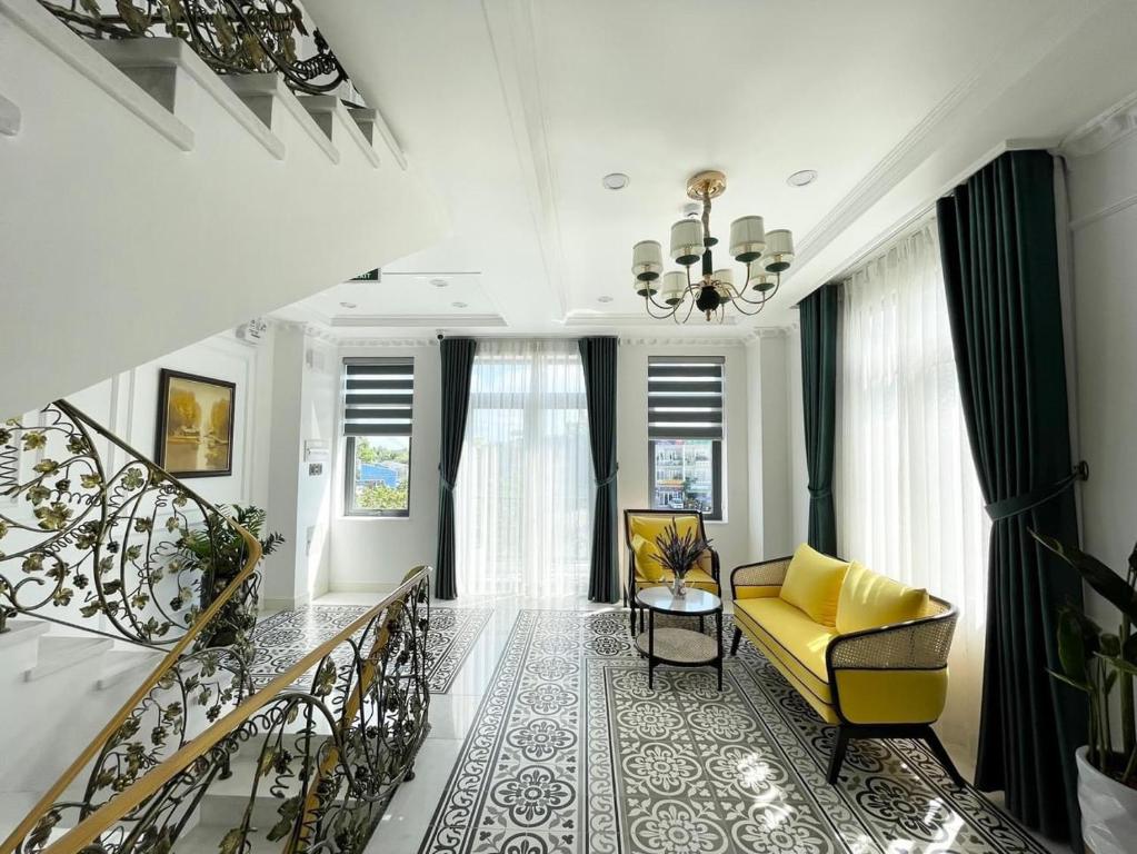 Paris Hotel & Cafe