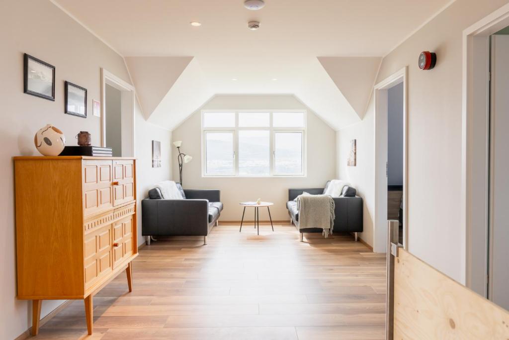 LL Properties - Big House With a View, Akureyri