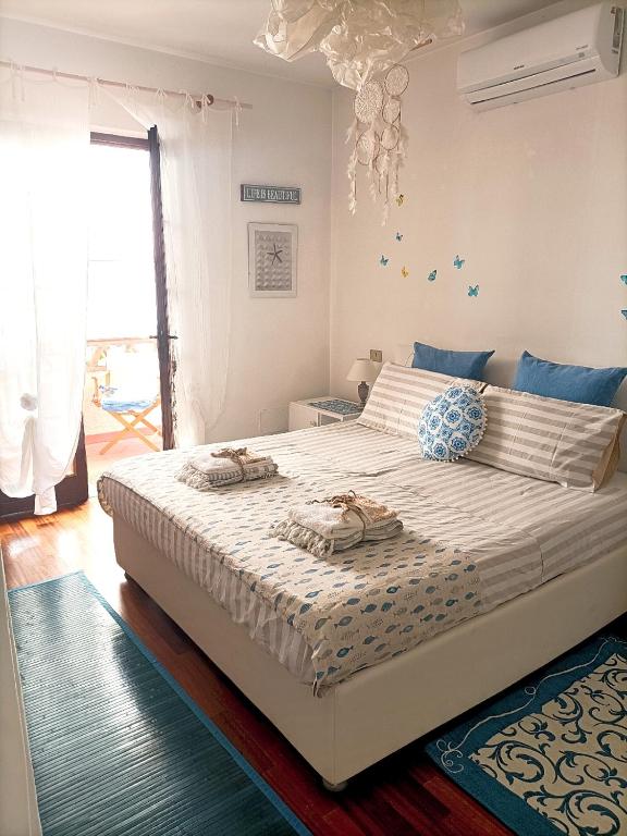 Camera con terrazzo