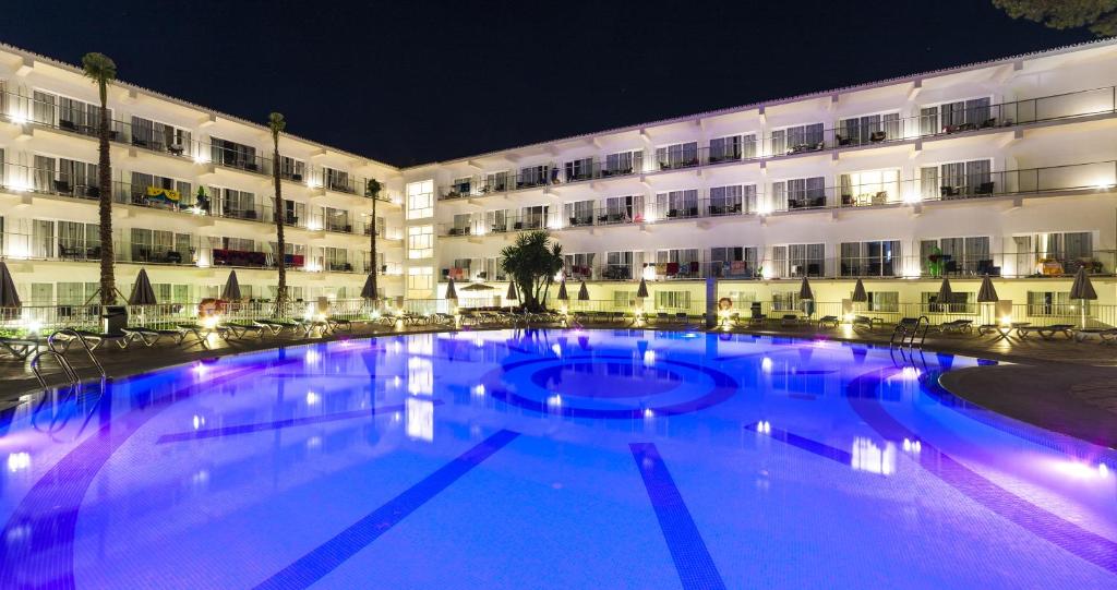 Globales Playa Estepona — Swimming pool in Estepona, Andalusia
