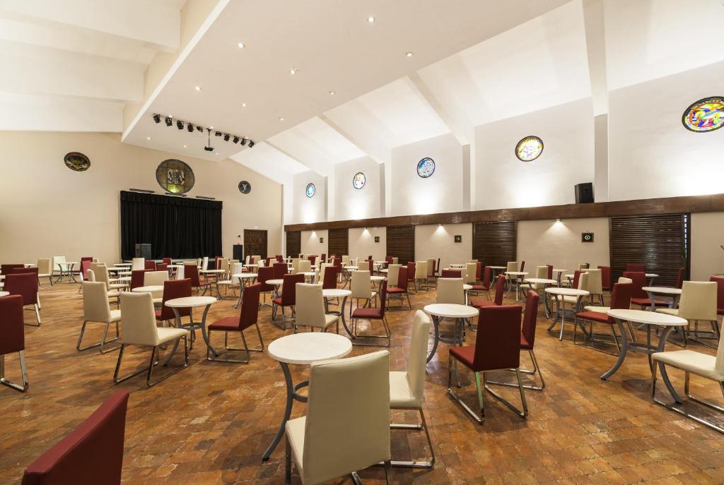 Globales Playa Estepona — Restaurant & bars in Estepona, Andalusia
