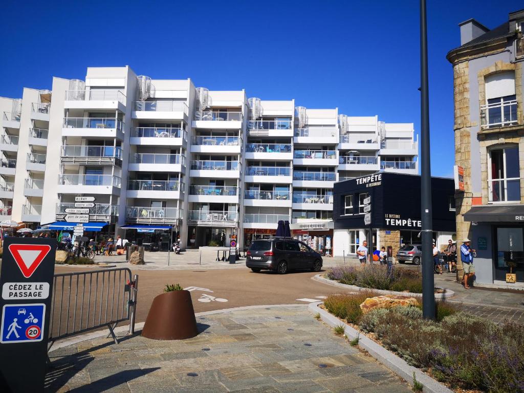 T2 balcon vue mer parking et entrée sécurisés tout à pied - 2