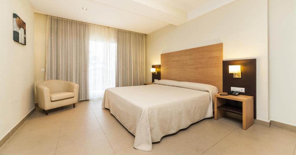 Globales Playa Estepona — Hotel rooms in Estepona, Andalusia