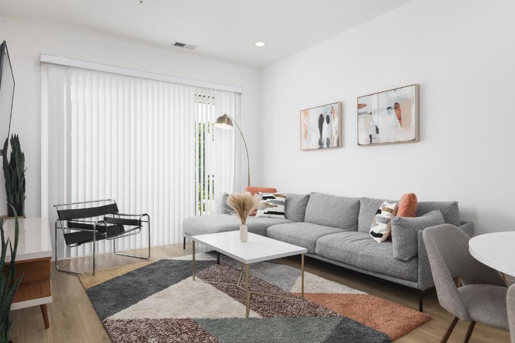 Modern 4 Bed Space in Walkable Area -3 Miles to Downtown, Nashville