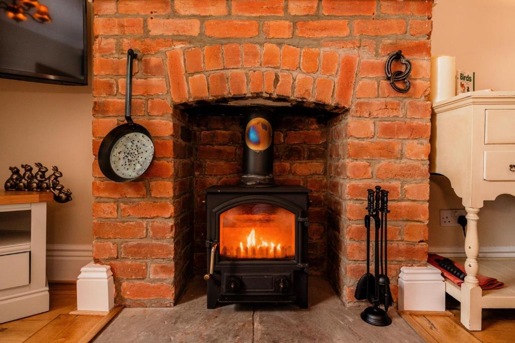 George's Cottage, Bamford photo 7