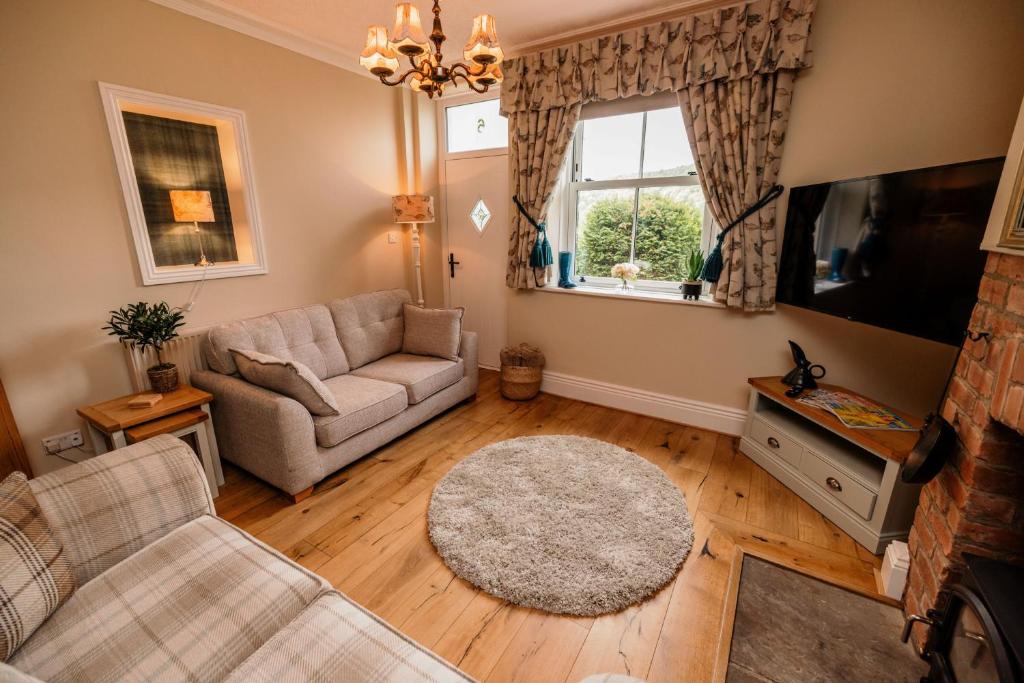 George's Cottage, Bamford photo 2