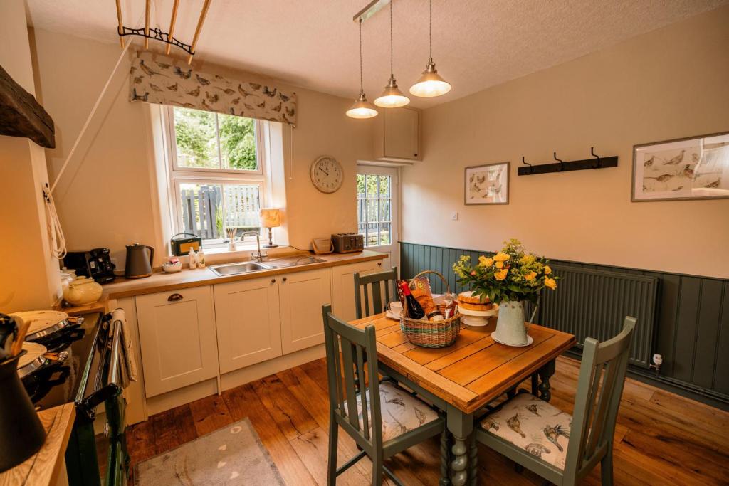 George's Cottage, Bamford photo 6