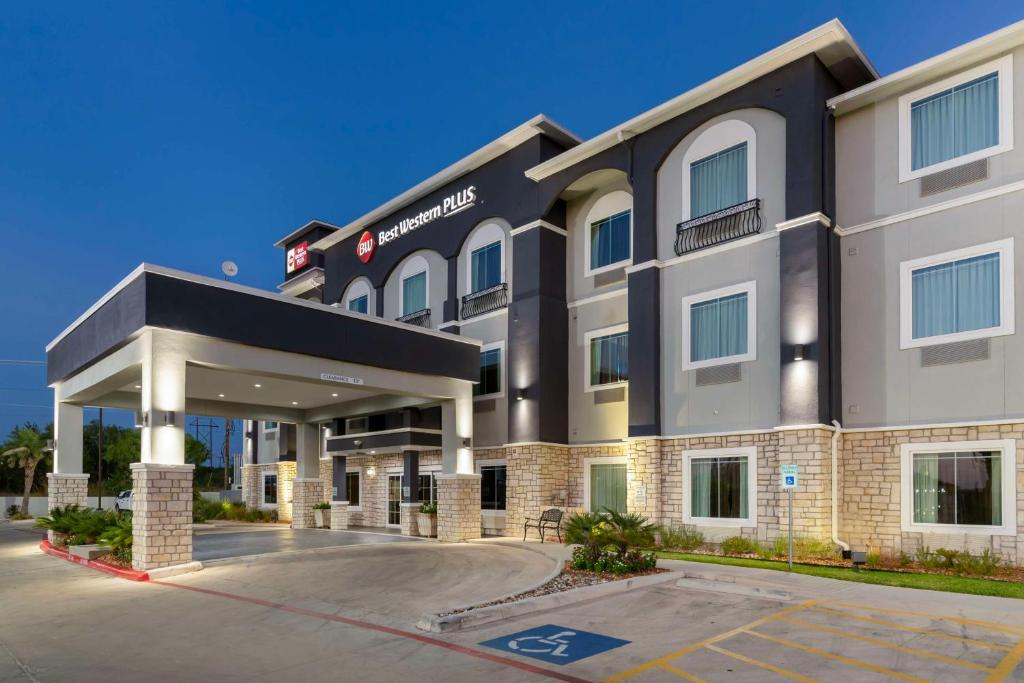 Best Western PLUS Pleasanton Hotel photo