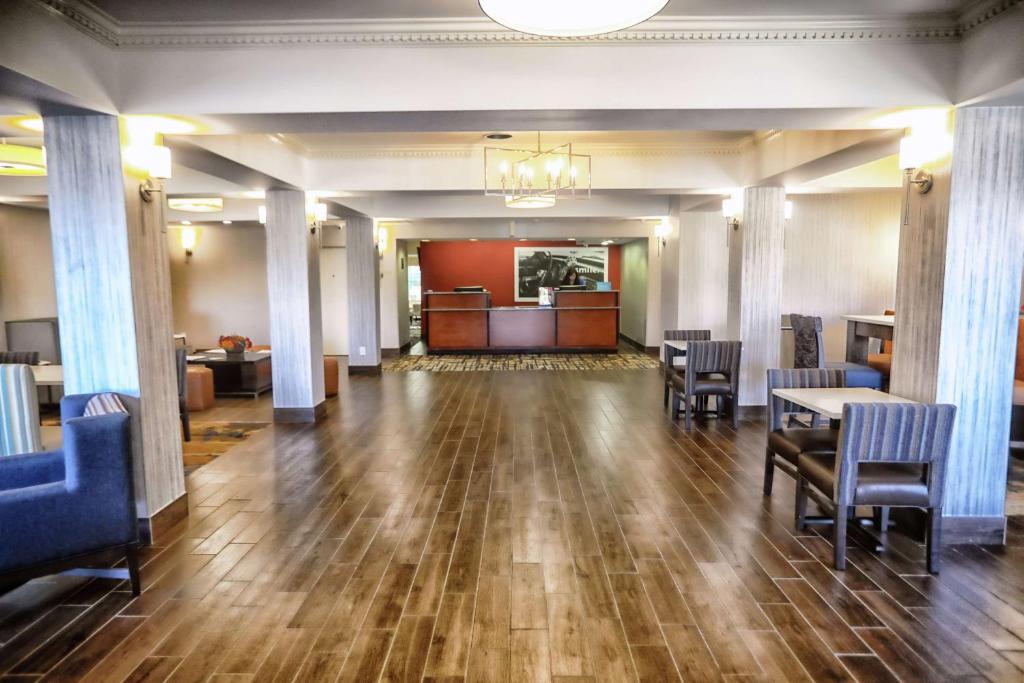Hampton Inn Marion photo