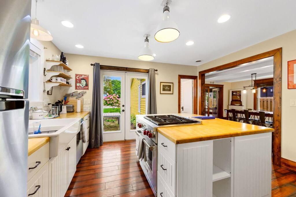 Baileys Harbor Yellow Home with a View