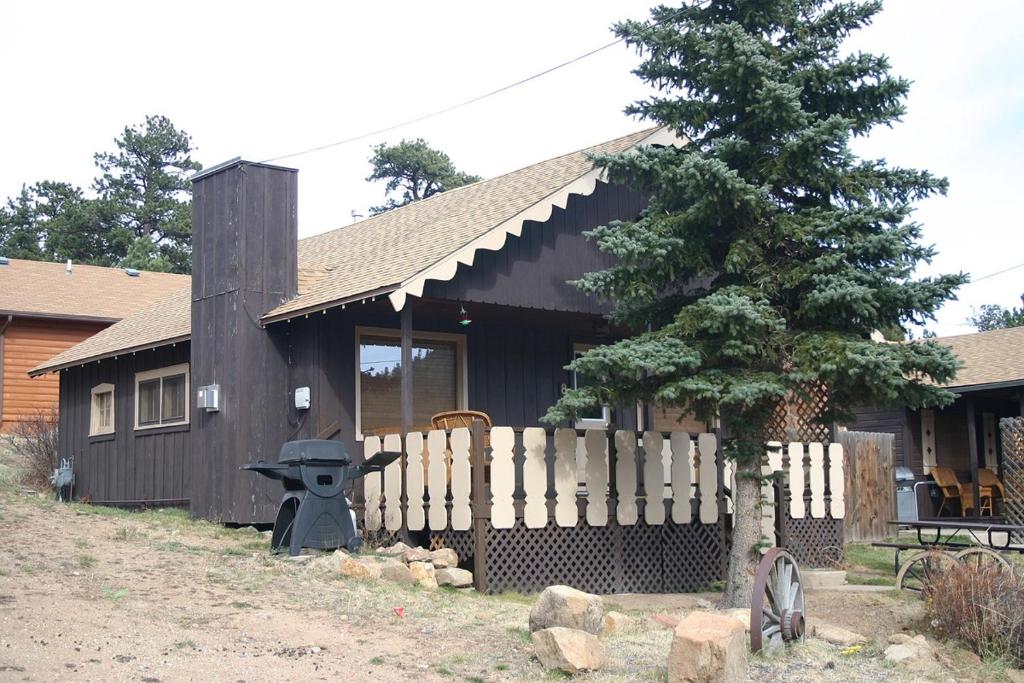 Lazy R Cottages- 8 cabin, Estes Park