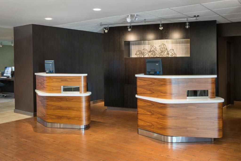 Front desk [24-hour]