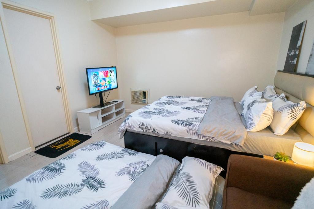 A2J Luxury 2BR BGC Suite Near SM Aura, Market2x photo
