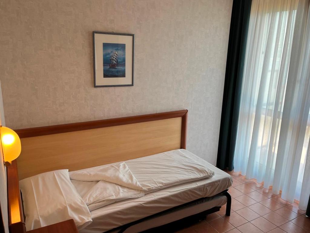 Hotel Florida — Hotel rooms in Limone sul Garda, Lombardy