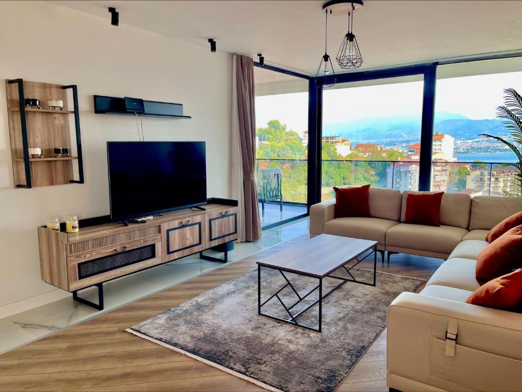 Stunning Sea & Mountain View Duplex in Izmit