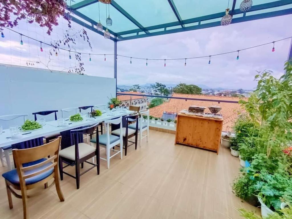 ホワイト コーヒー ハウス (White Coffee house) バルコニー/テラス