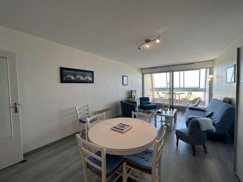 Appartement rénové 3 pièces, parking, accès direct océan - FR-1-224C-89 - 3