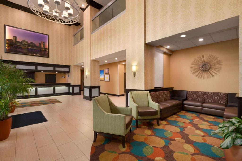 Days Inn by Wyndham Baltimore Inner Harbor photo