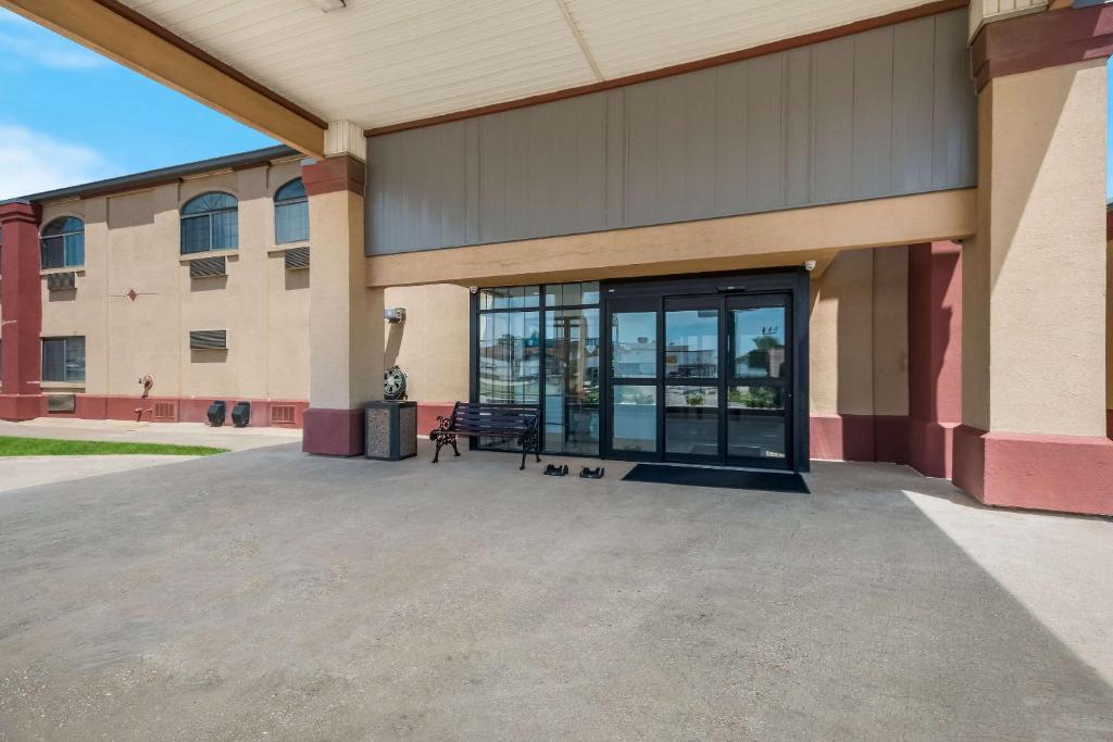 Quality Inn & Suites Oklahoma City North photo