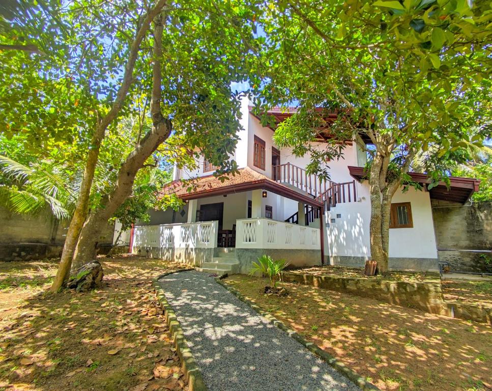 Calm Retreat, Mirissa (jih)