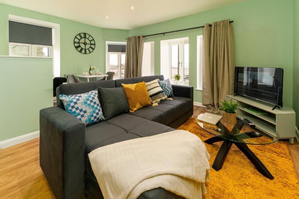 Clock Tower Retreat - Sea View Apartments in Morecambe, Morecambe