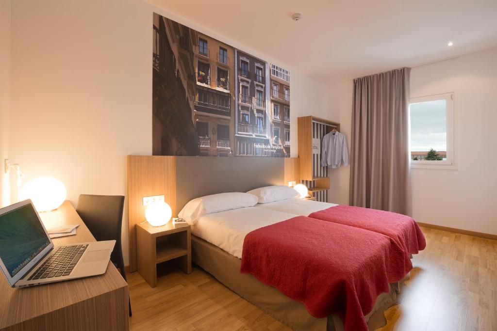 IRAIPE Pamplona Hostal Auto Check-in - 3