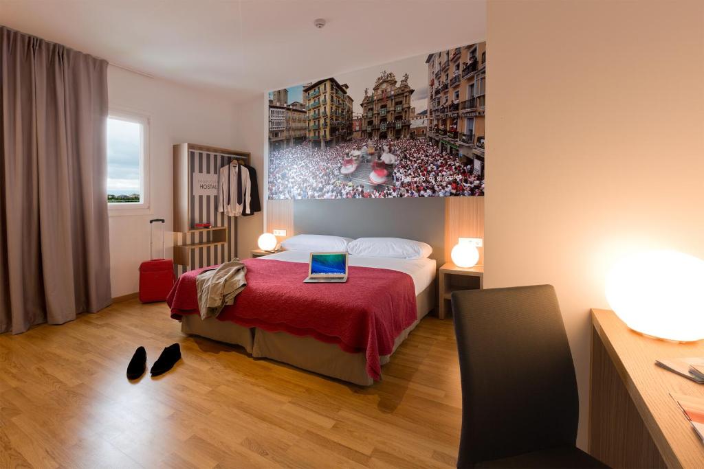 IRAIPE Pamplona Hostal Auto Check-in - 4
