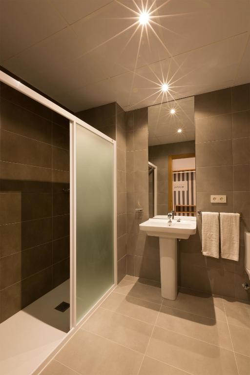 IRAIPE Pamplona Hostal Auto Check-in - 5