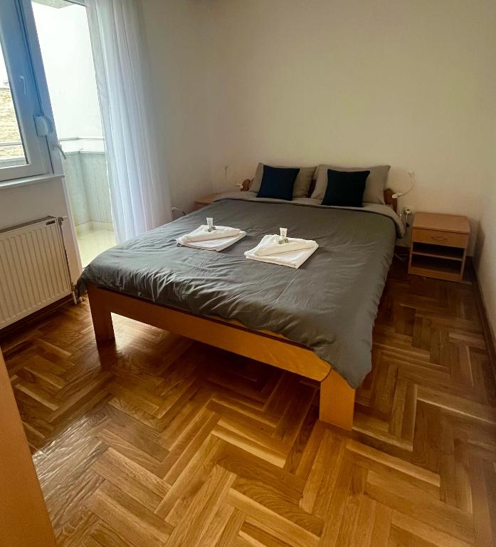 Central and bright 2 bedroom, 3 balconies - 3