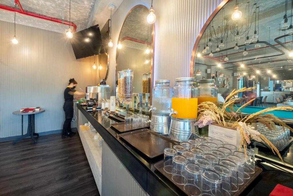 อาหารและเครื่องดื่ม