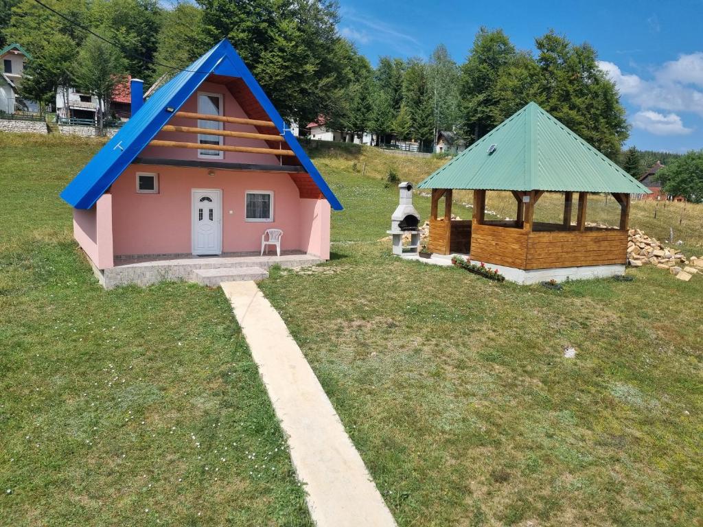 Bungalow in Mountain - 4