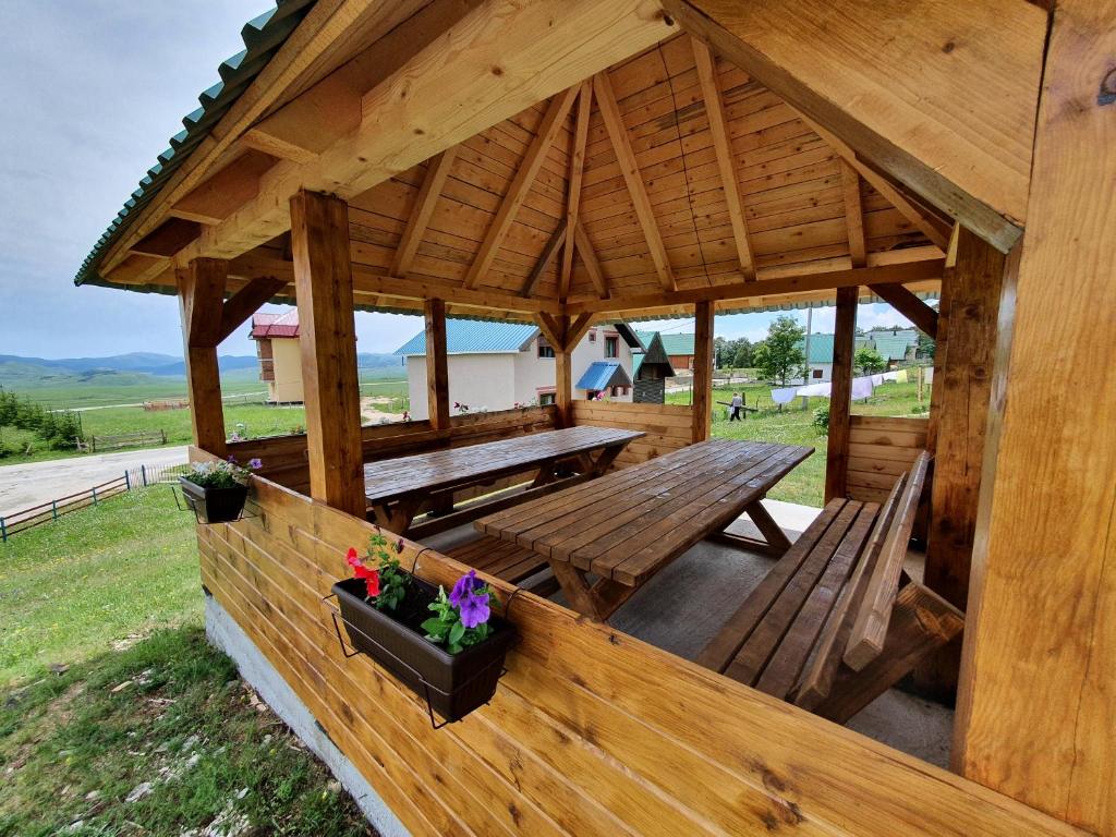 Bungalow in Mountain - 3