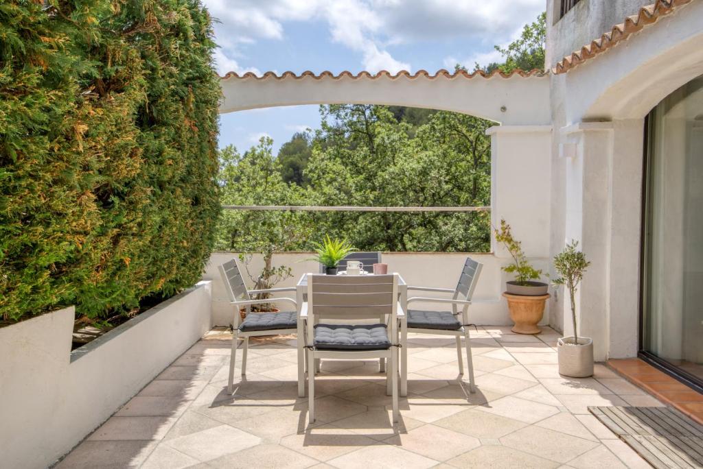 CHARMANT 2 PIECES DANS VILLA INDIVIDUELLE TERRASSES JARDIN - 4