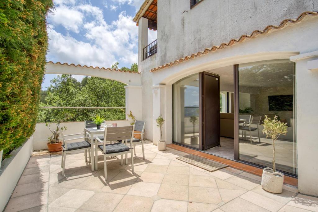 CHARMANT 2 PIECES DANS VILLA INDIVIDUELLE TERRASSES JARDIN - 3