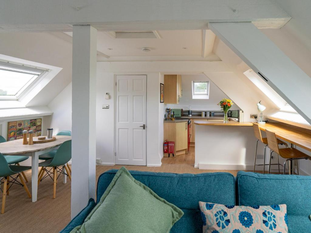 Pass the Keys Tranquil cosy apartment in centre of Avening, Avening