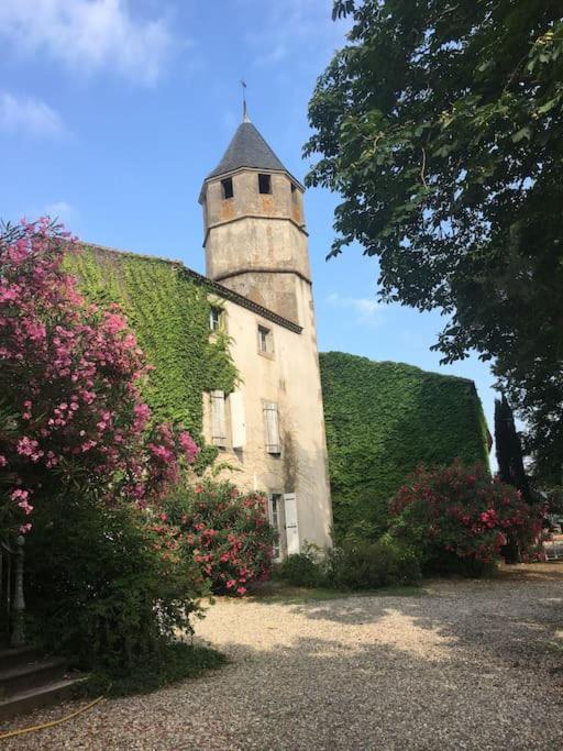 Château sur le Canal du midi proche de Carcassonne