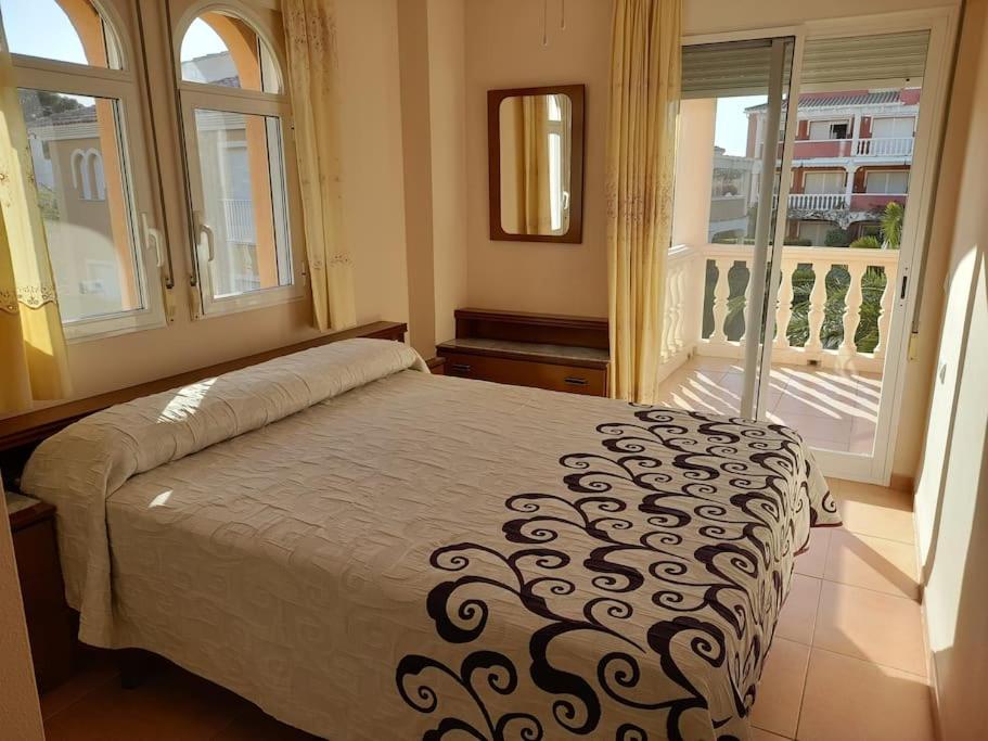 Beautiful 2-bed beachside apartment - 5