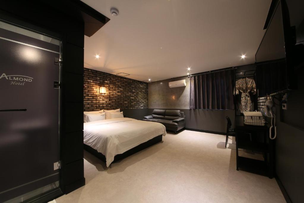 almond hotel Gupo station photo
