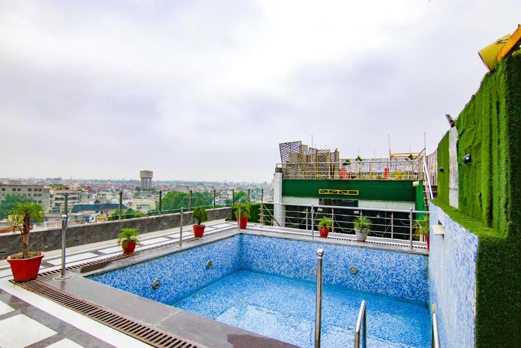 FabHotel Sallow Grand photo