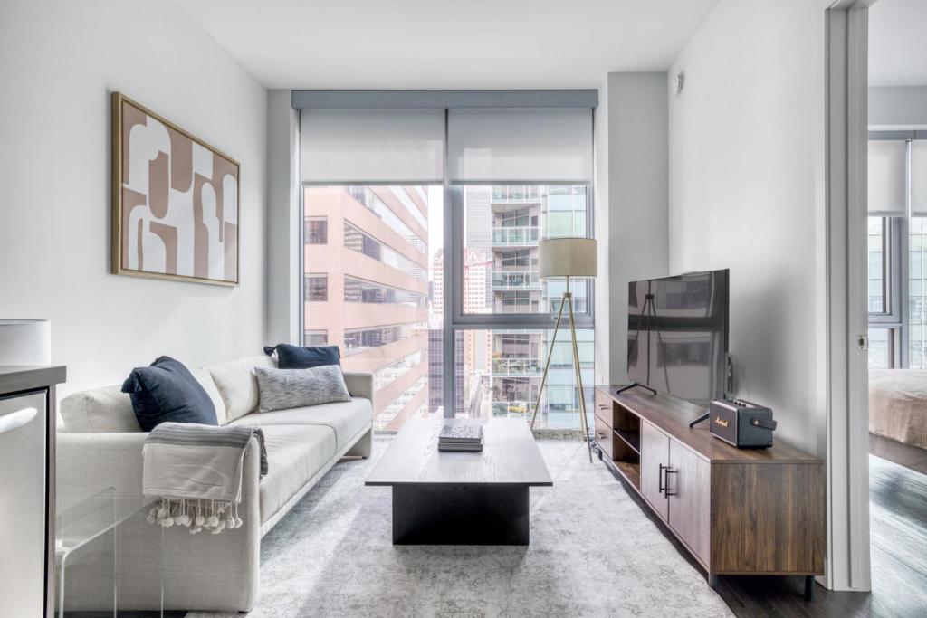 Downtown 1BR w Pool Gym nr Staples Center LAX-624, Los Angeles