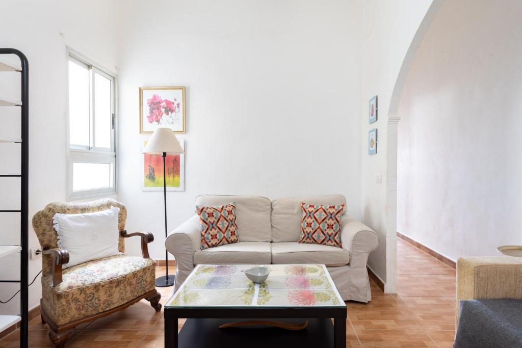Home2Book Charming Apt Santa Cruz City Center - 1